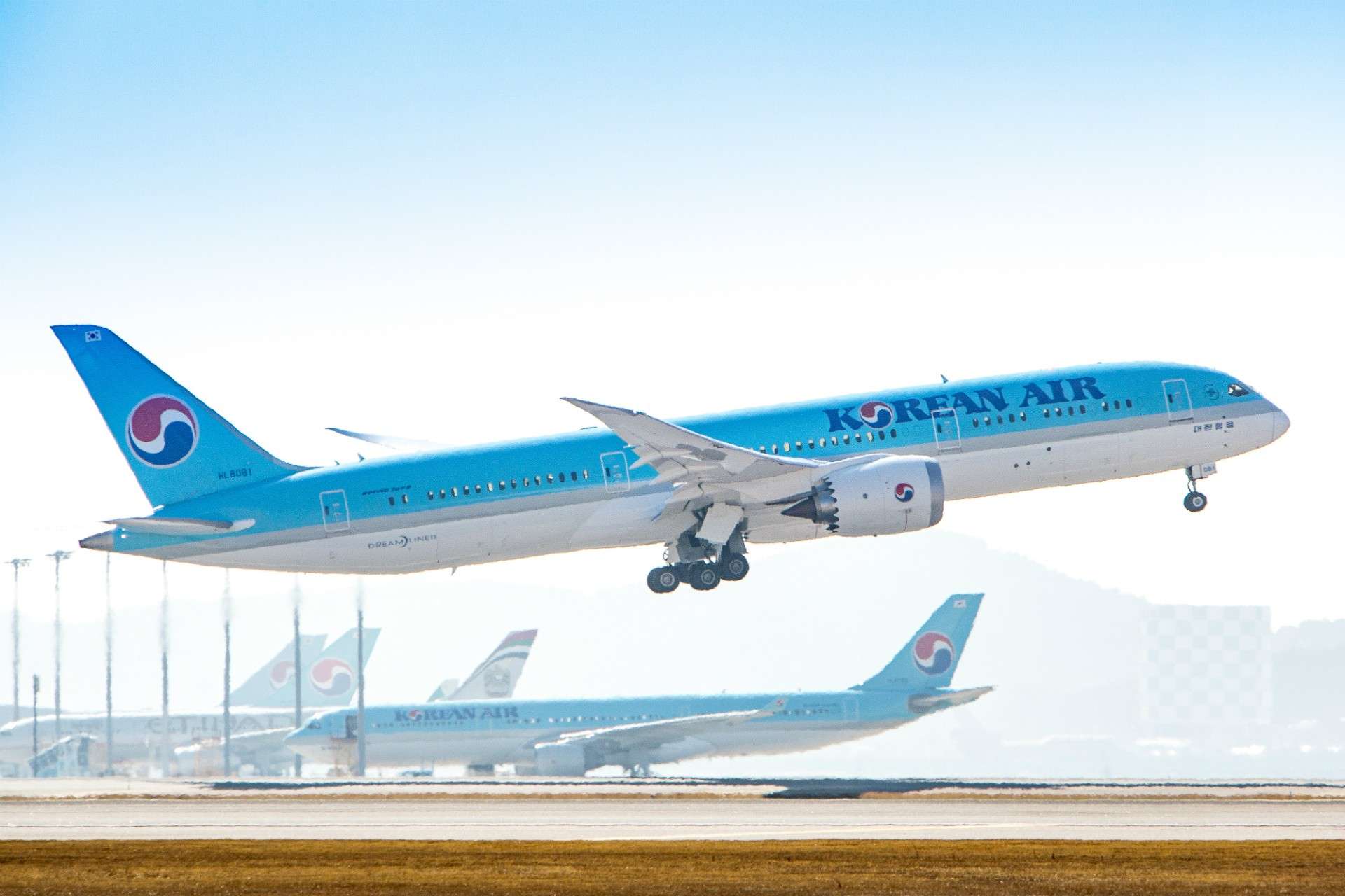 Korean Air acquires 63.88% stake in Asiana Airlines