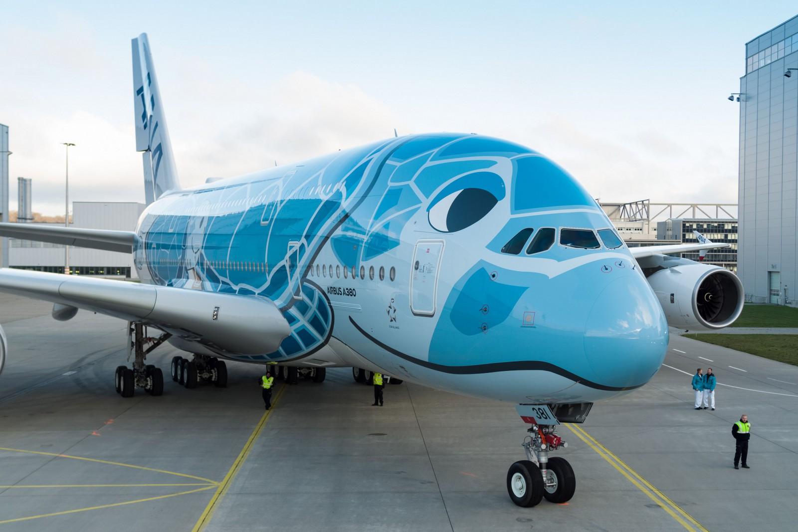 ANA's A380 spectacular painting video