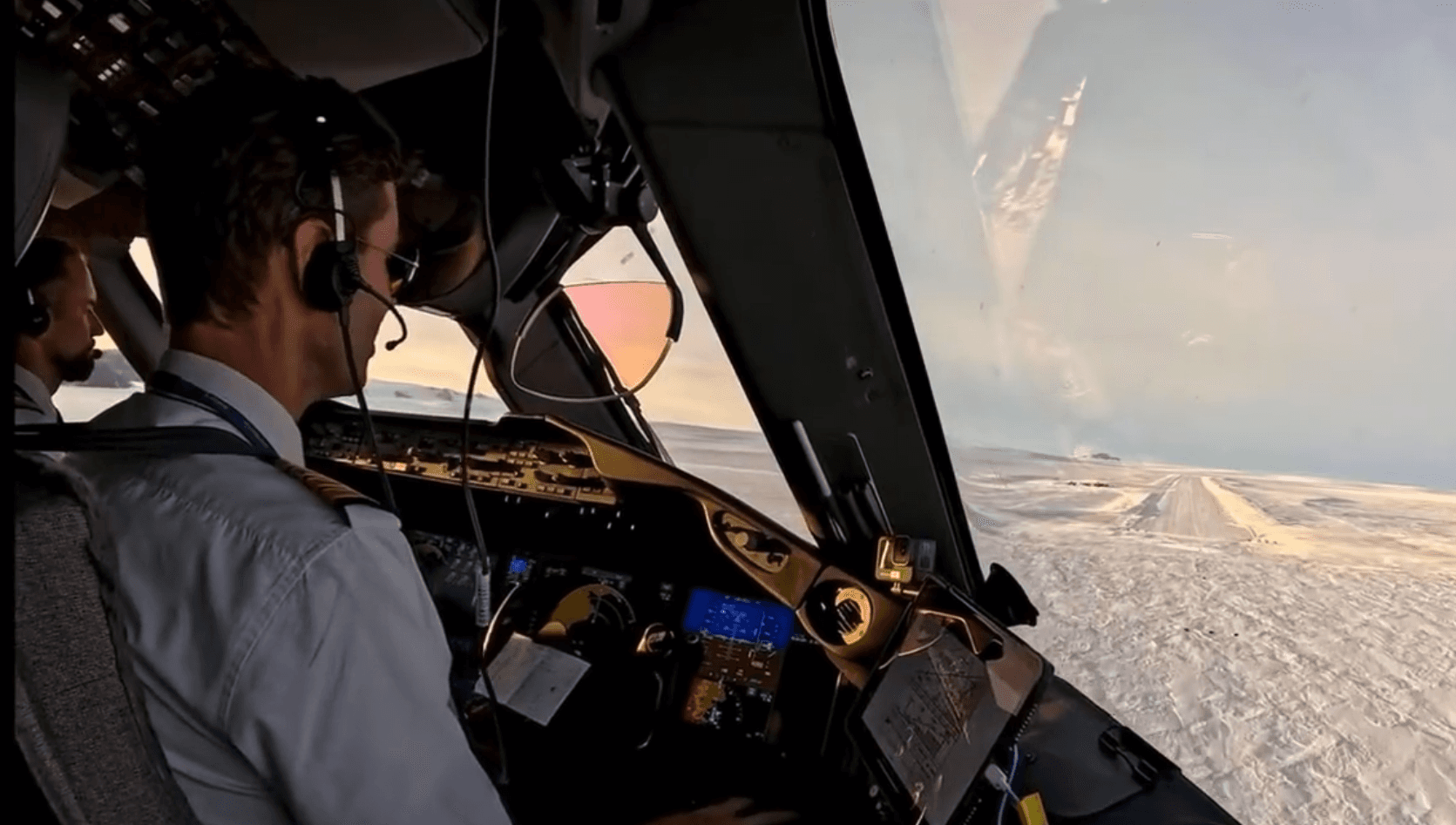 Fabulous Cockpit Video Of Norse 787 Antarctica Landing