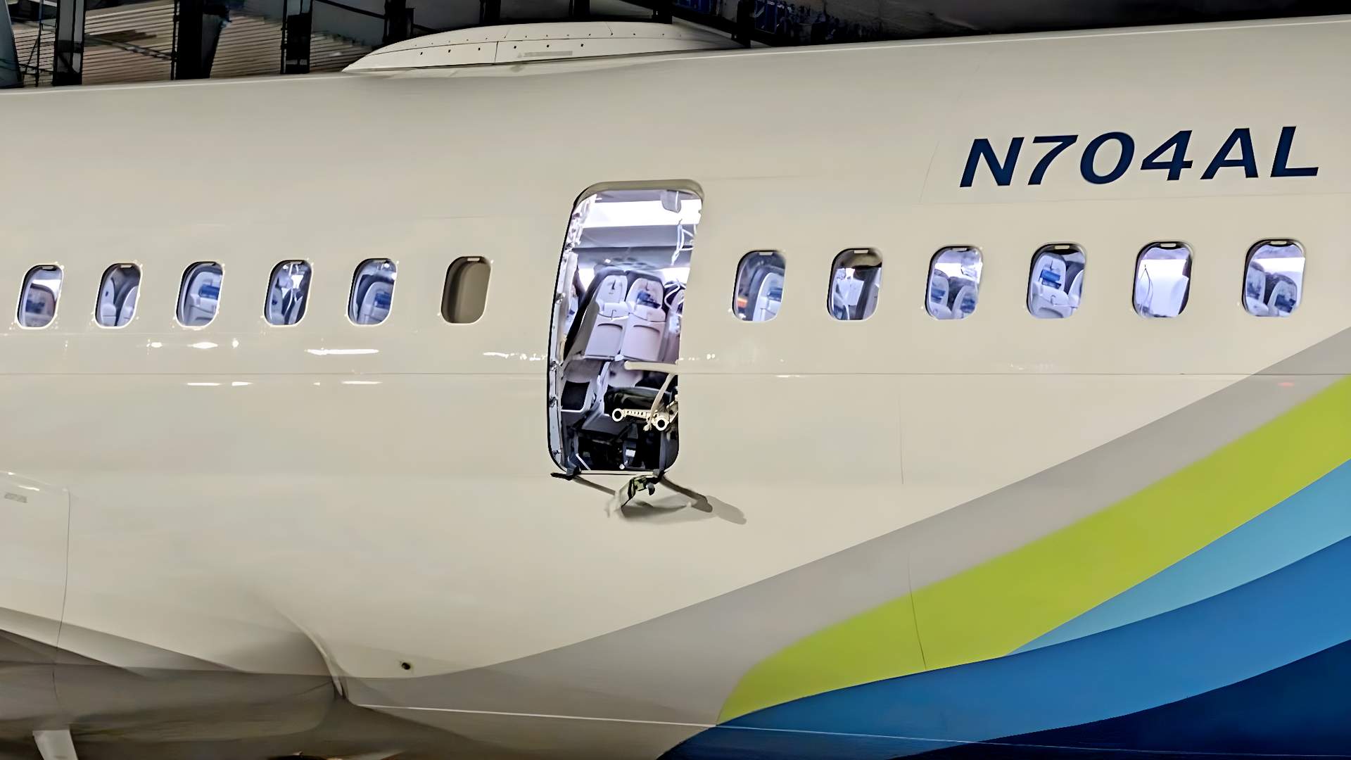 WATCH: Differences in Boeing 737 MAX Exit Doors Explained - Airline Ratings